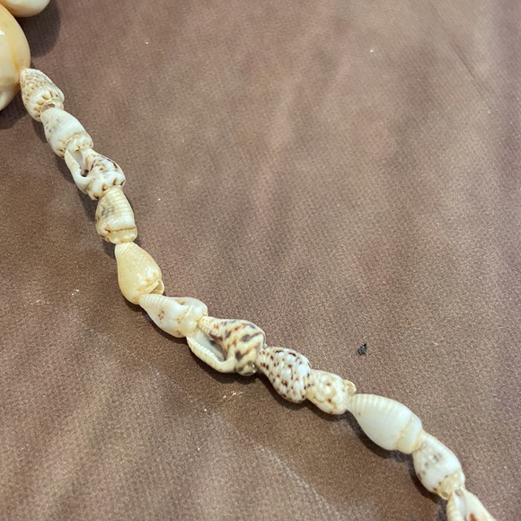 Shell Necklace 16" - Picture 4 of 9
